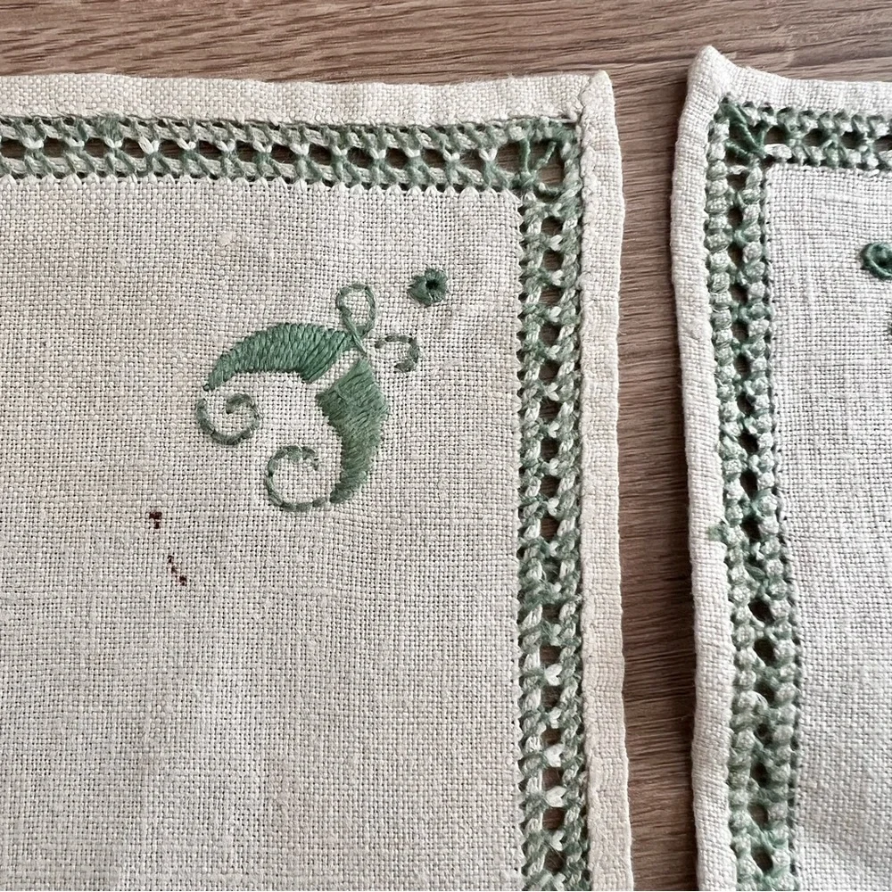 2 PCs Crochet Embroider Mug Rugs Mats Holders Coasters - Green Ivory Vintage NEW